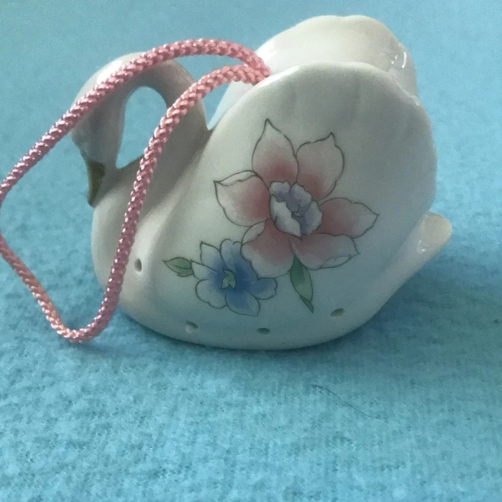 POMANDER Porcelain scented swan vintage 1986 NEW IN BOX 3” X 3”